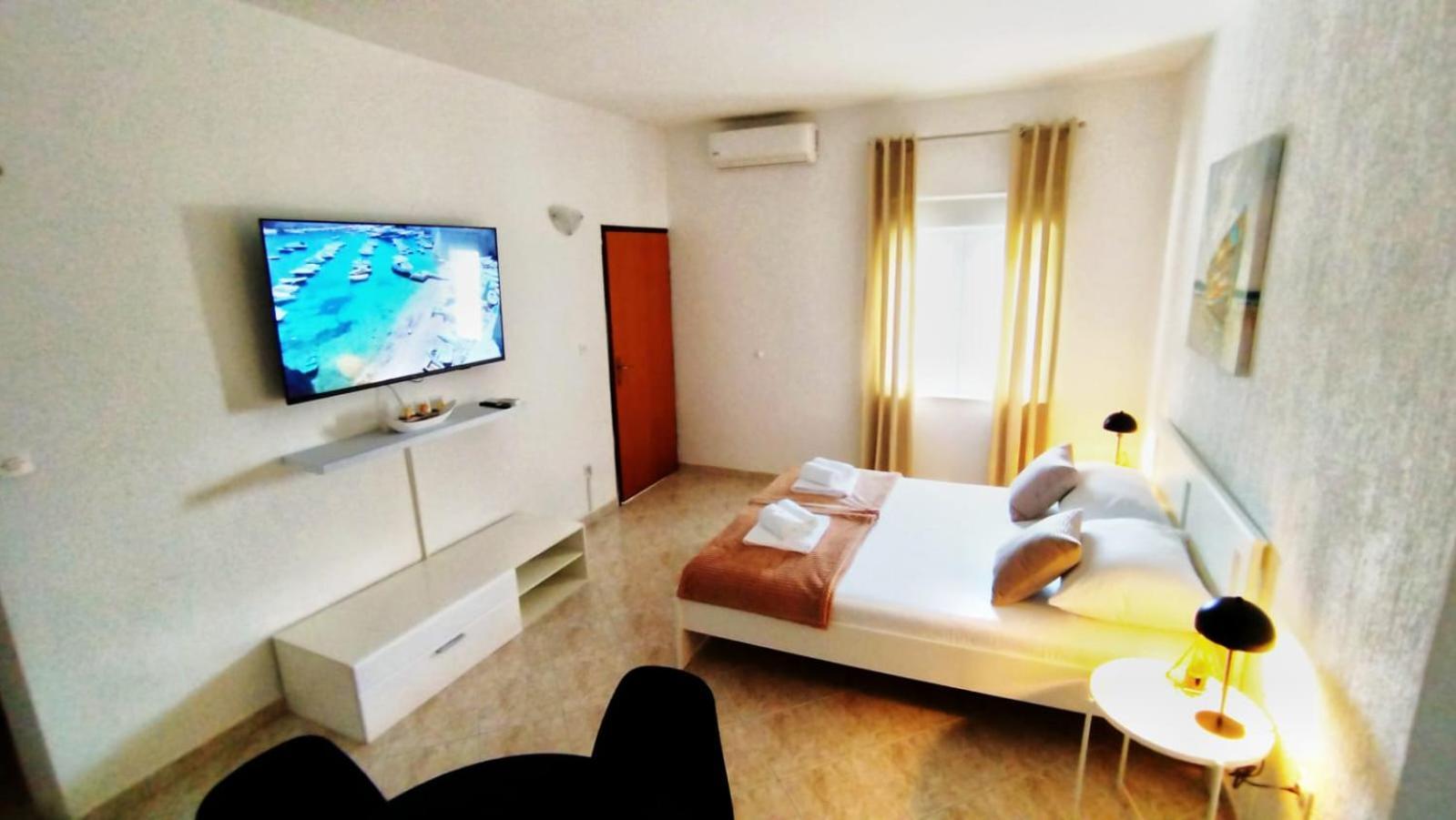 Apartments Ines 챠브타트 외부 사진